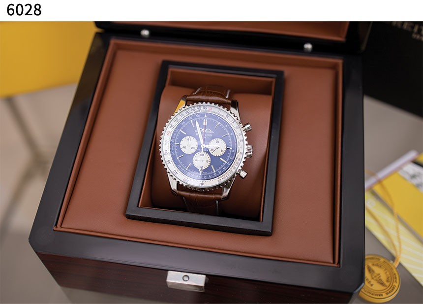 브**** [BREITLING] 수입고급 내비타이머 B01 크로노그래프 46