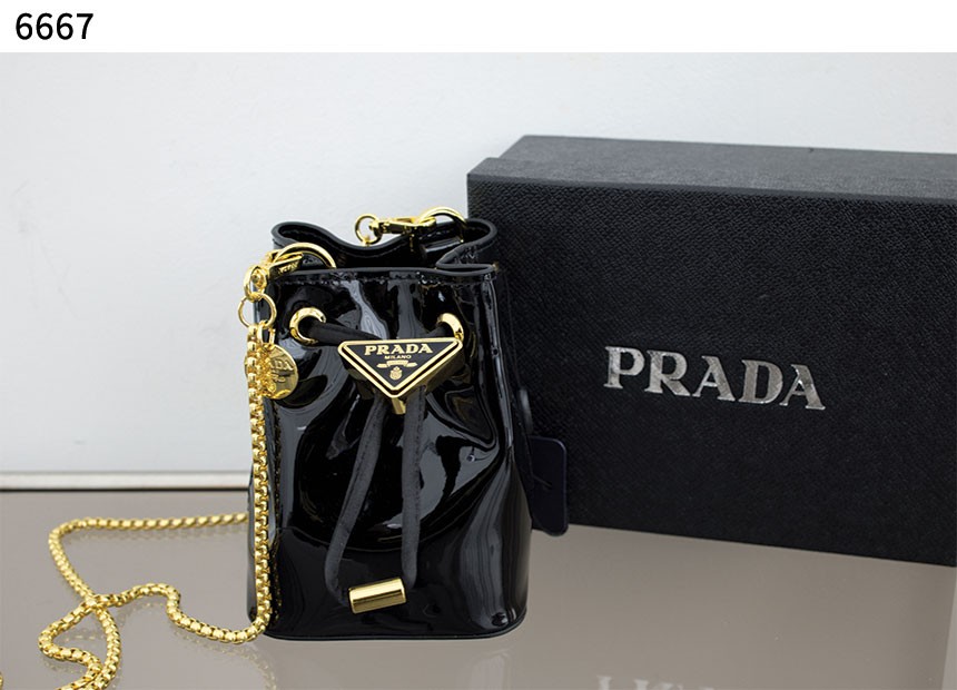 프** [PRADA] 수입고급 페이턴트 가죽 미니 파우치 백 6667