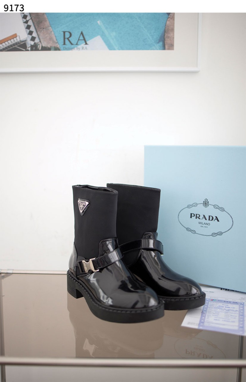 프** [PRADA] 수입고급 Spazzolato Re-Nylon Metal Triangle Logo Buckled Boots 9173