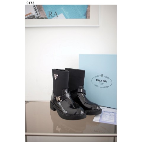 프** [PRADA] 수입고급 Spazzolato Re-Nylon Metal Triangle Logo Buckled Boots 9173